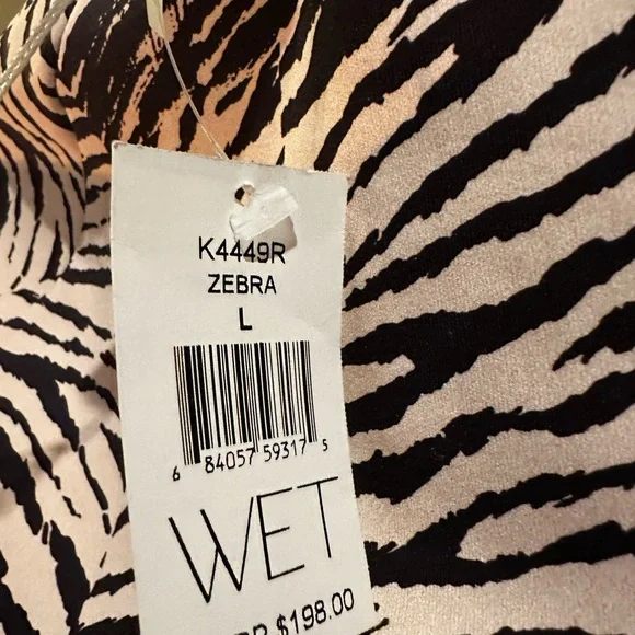 Zebra Print Long Sleeve WET SUIT NWT retails 200$! - Picture 7 of 7